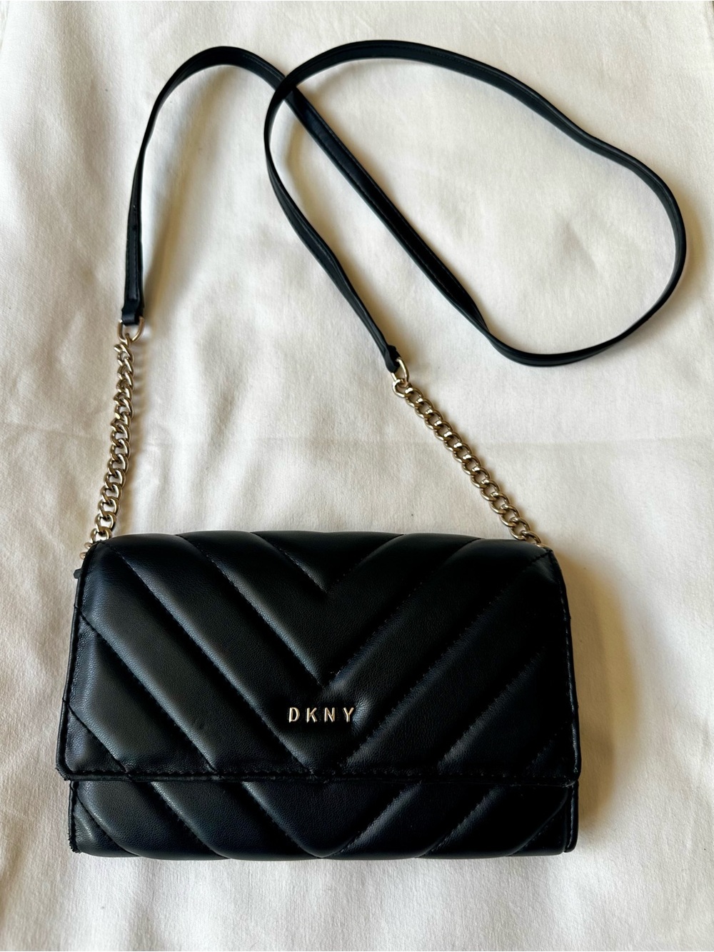 DKNY Black Quilted Wallet on Chain Crossbody Purse Chevron Gold Chain WOC